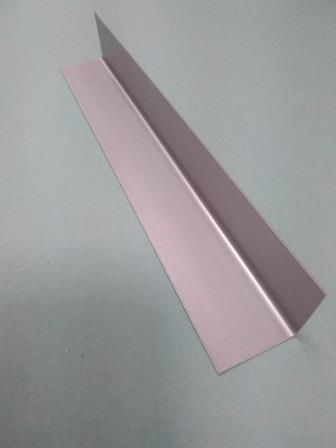 картинка Уголок пвх 20х20мм серебристо-серый от магазина Обои Элизиум