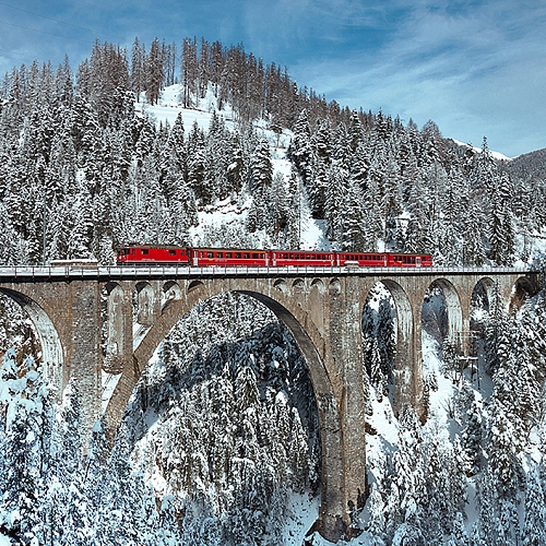 Фотообои Красный поезд C-377 (3,0х2,38 м)